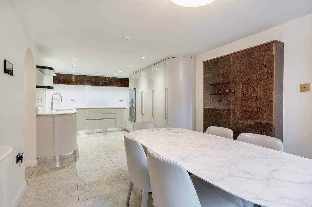 Property photo 3 of 27 Kitchen