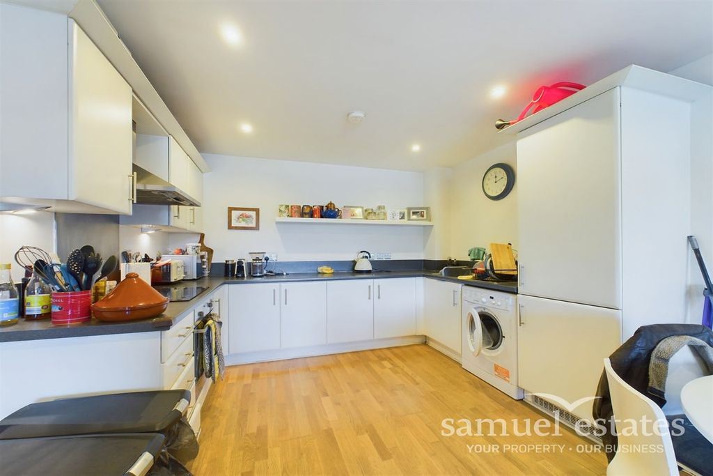 Property photo 2 of 9 Kitchen