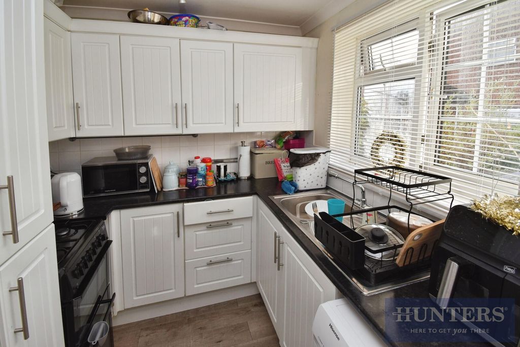 Property photo 3 of 7 Kitchen