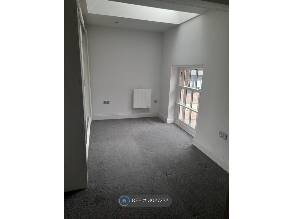 Property photo 3 of 5 Bedroom 2 (Pic 1)
