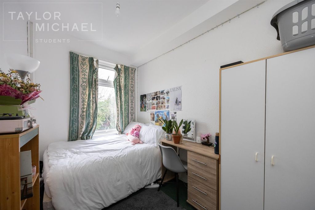 Property photo 3 of 11 Bedroom