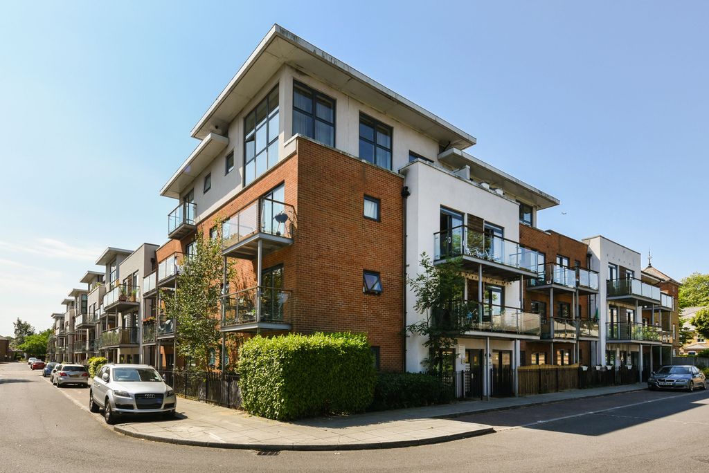 Property photo 1 of 11 Photo 01