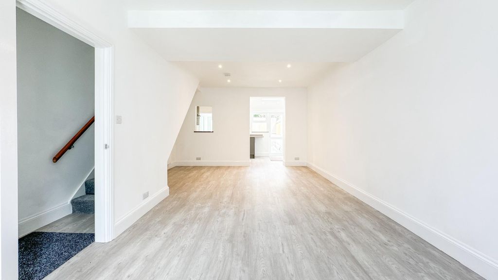 Property photo 3 of 16 Untitled-3418.Jpg
