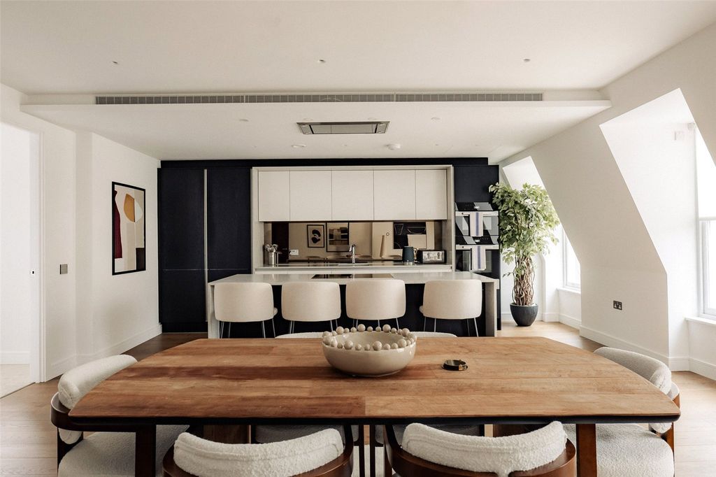 Property photo 1 of 20 Dining