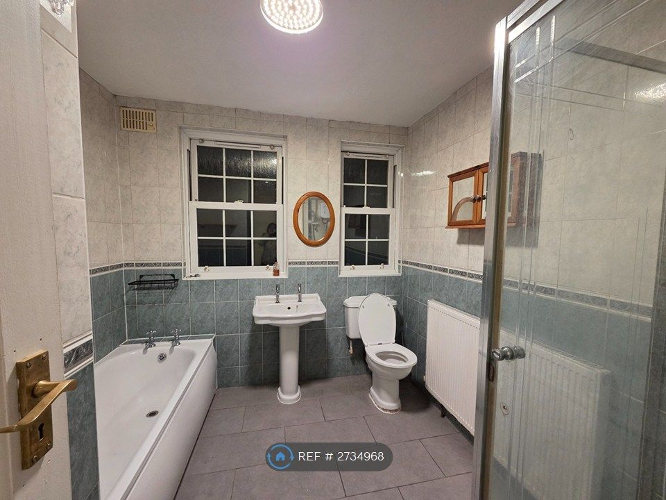 Property photo 3 of 8 Bathroom