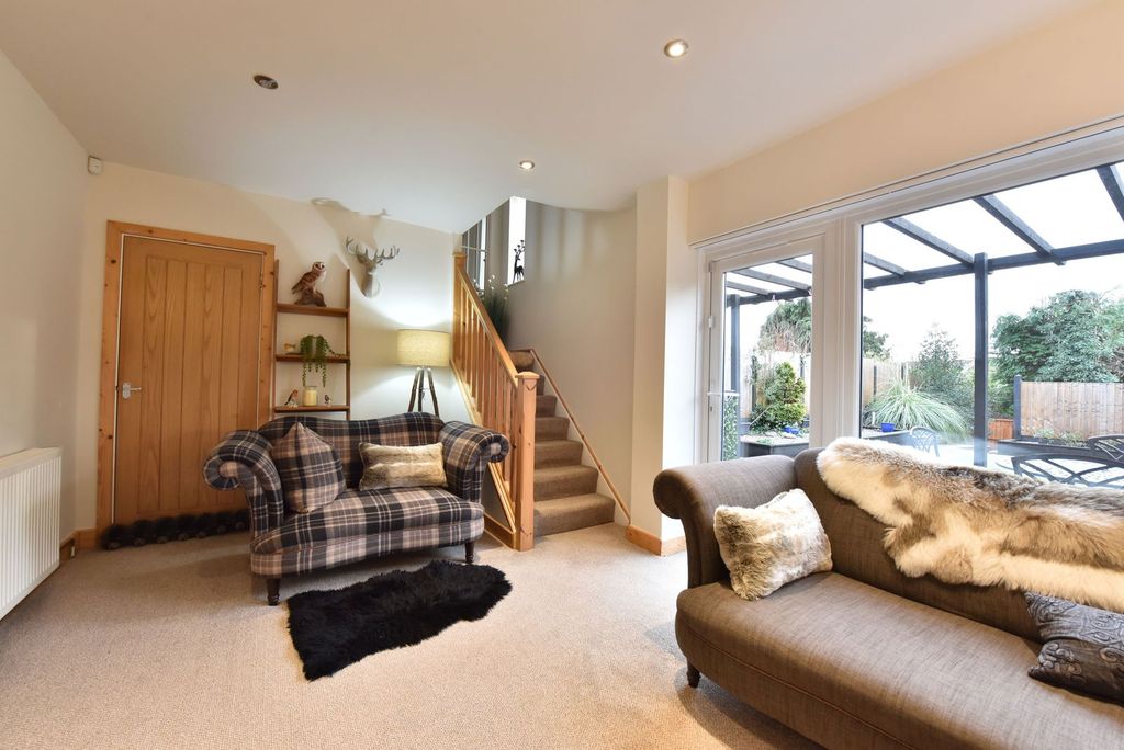 Property photo 2 of 25