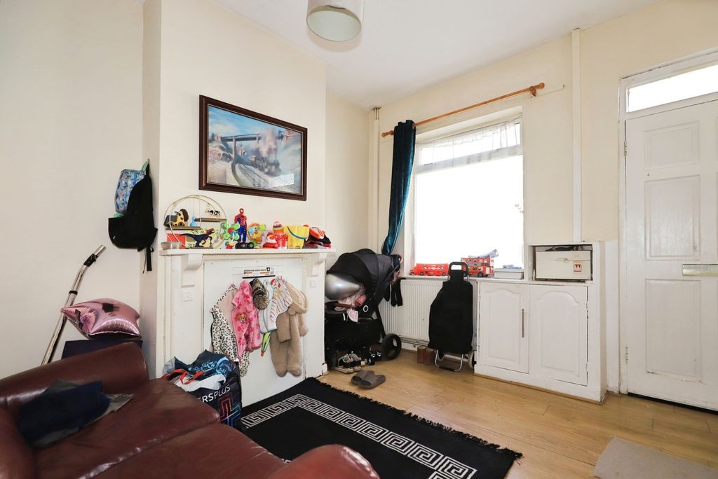 Property photo 2 of 13 Lounge