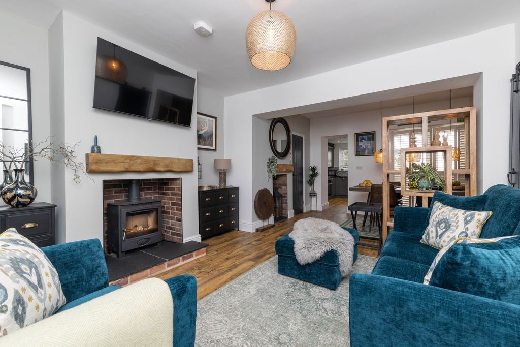 Property photo 2 of 33