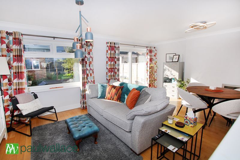 Property photo 3 of 17 Lounge