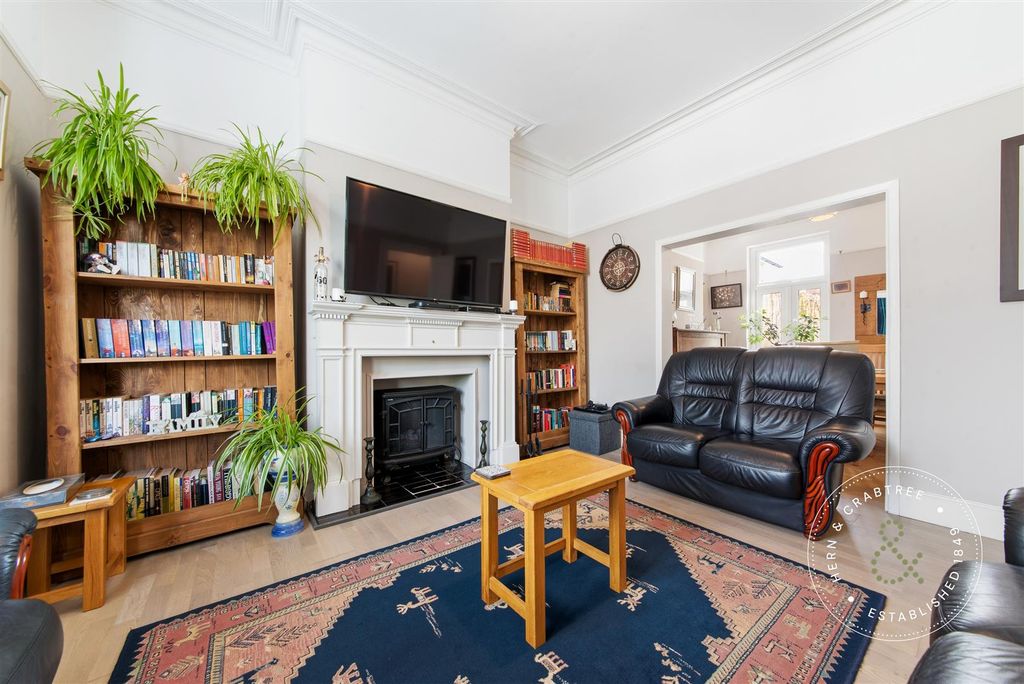 Property photo 3 of 37 Richards-Terrace-18.Jpg