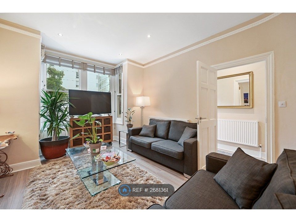 Property photo 1 of 13 Living Room Raised Ground