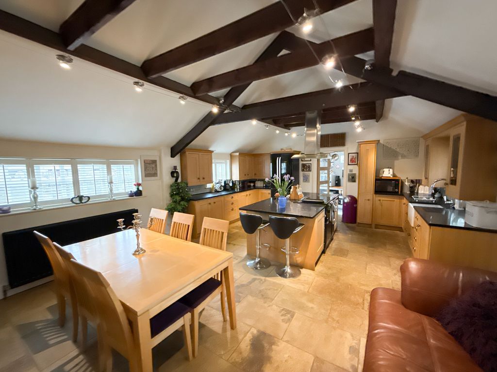 Property photo 3 of 15 Dining Kitchen