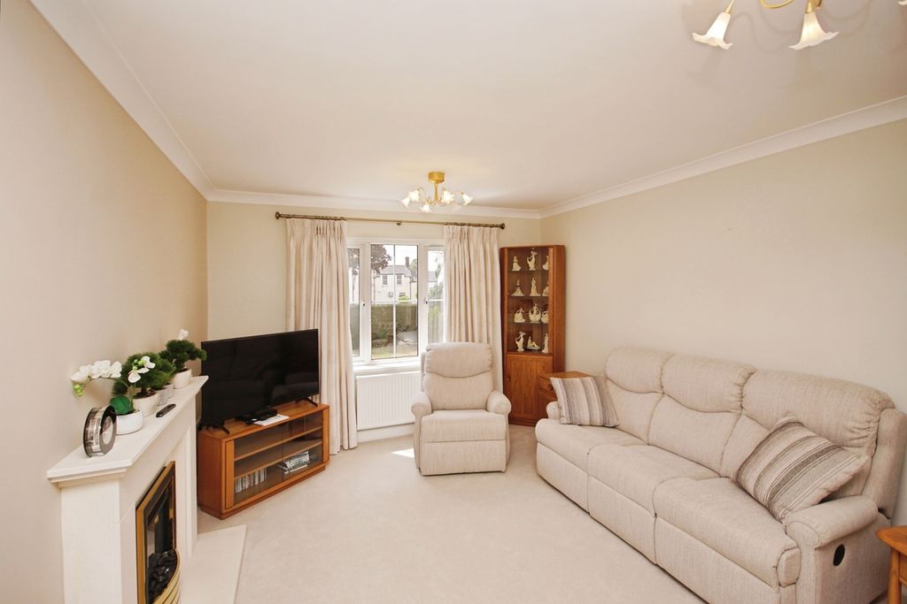 Property photo 3 of 17 Photo