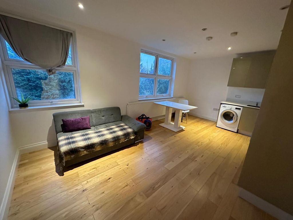 Property photo 1 of 7 Reception