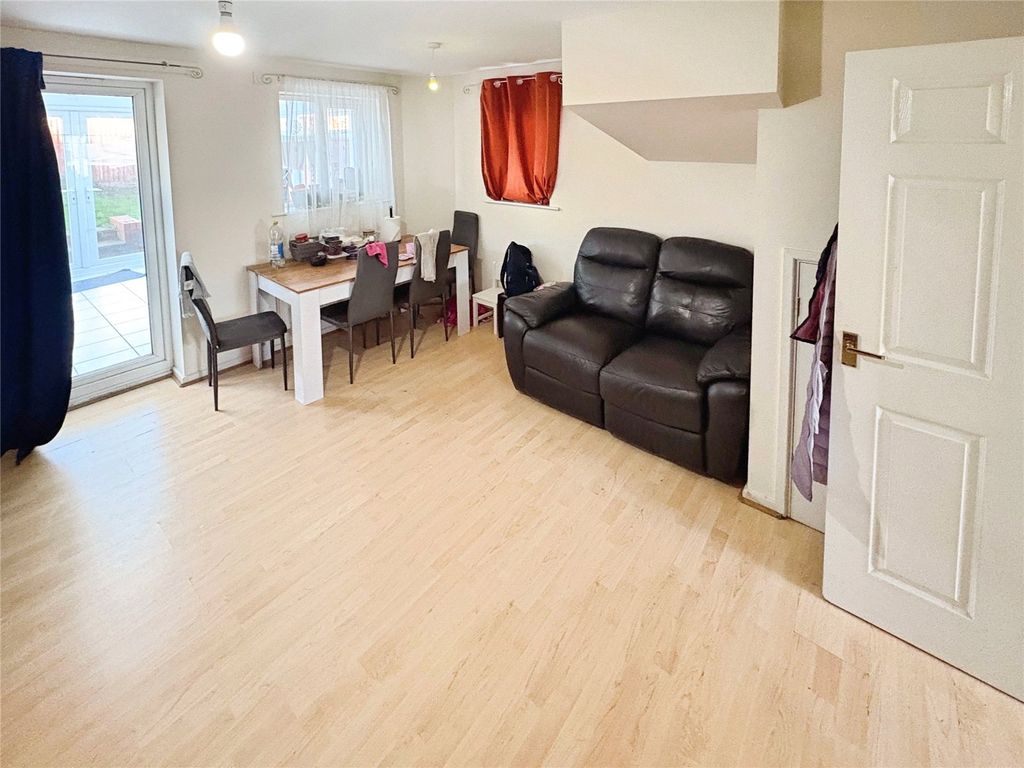 Property photo 3 of 6 Living Room