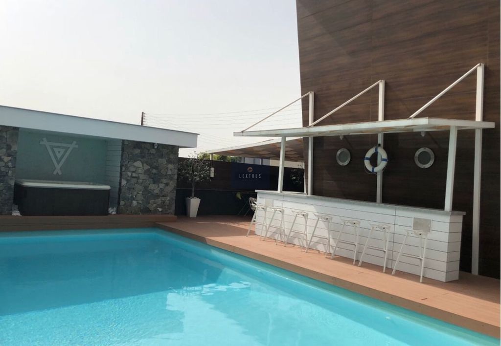 Property photo 3 of 23