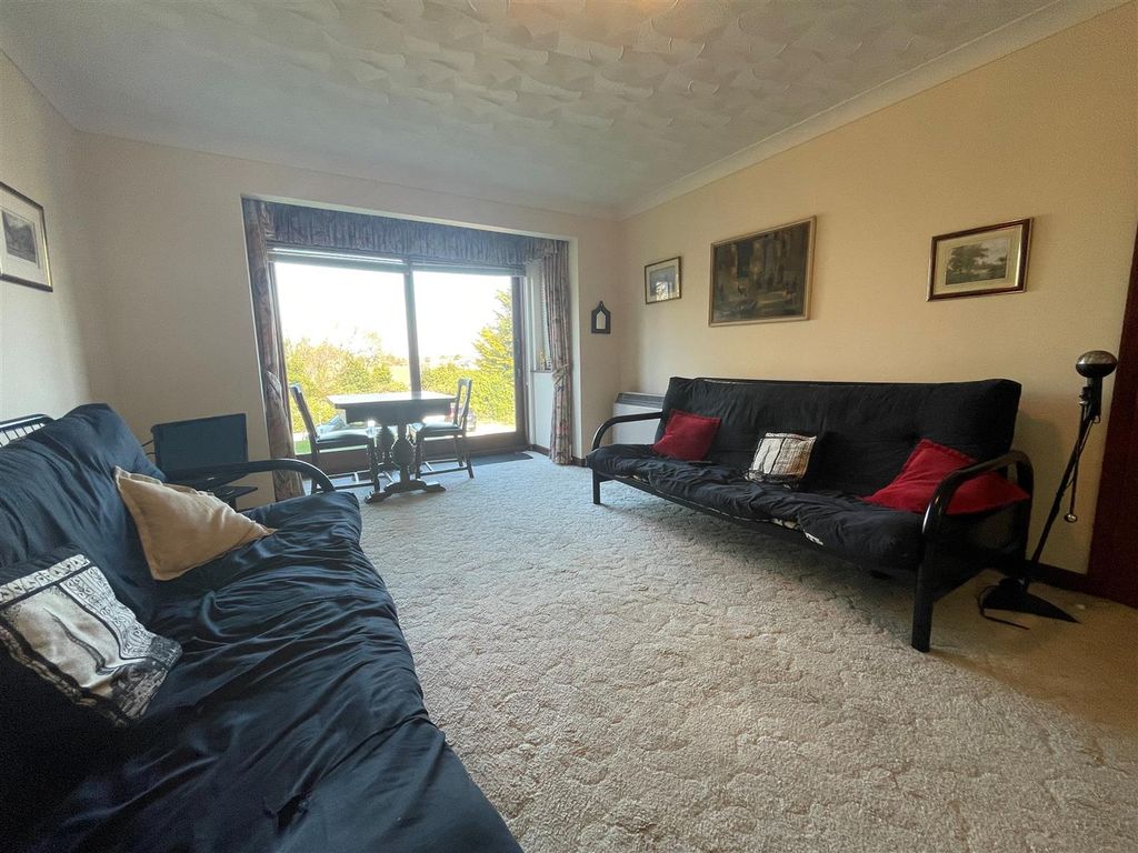 Property photo 3 of 10 Lounge.Jpg