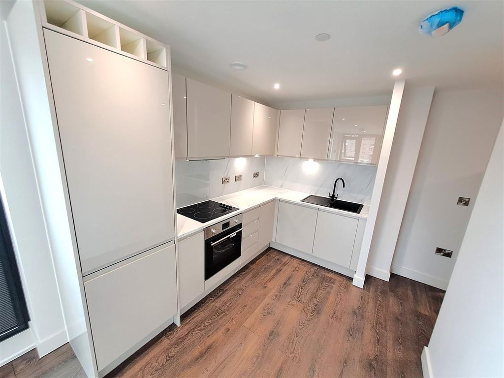 Property photo 3 of 16 Marketing - Un Furn 5.Jpg