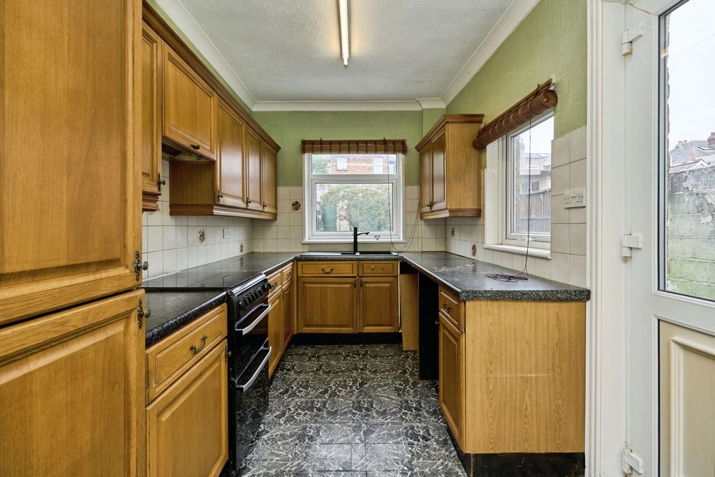 Property photo 2 of 11 Kitchen