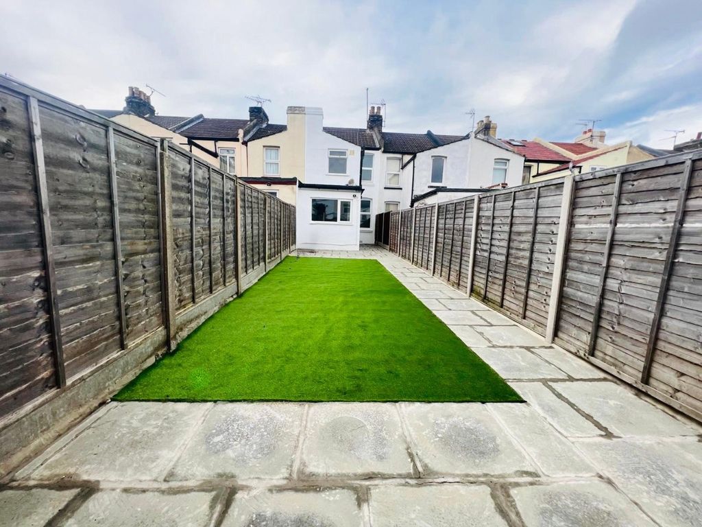 Property photo 2 of 10 4667314