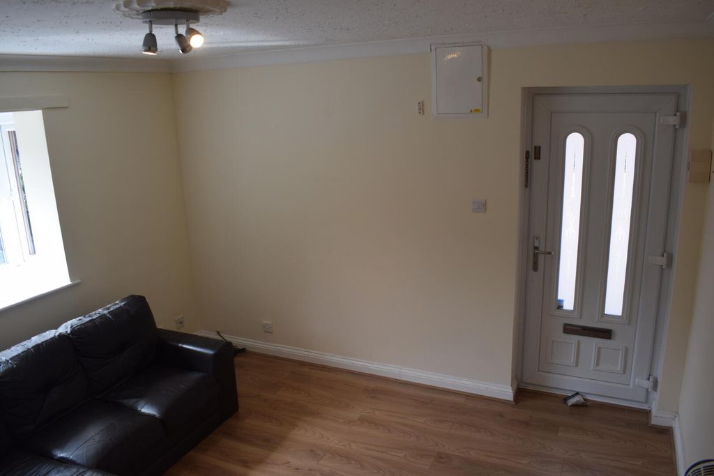 Property photo 3 of 14 Living Room