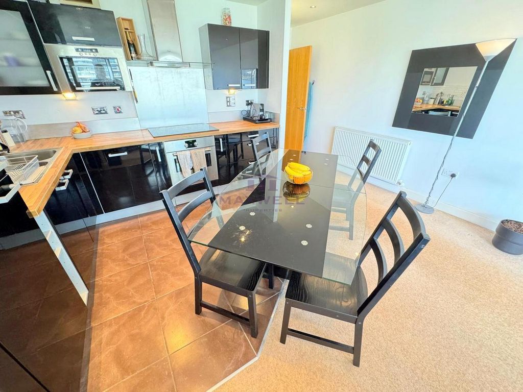 Property photo 3 of 12 2 Bed To Let In E16 London