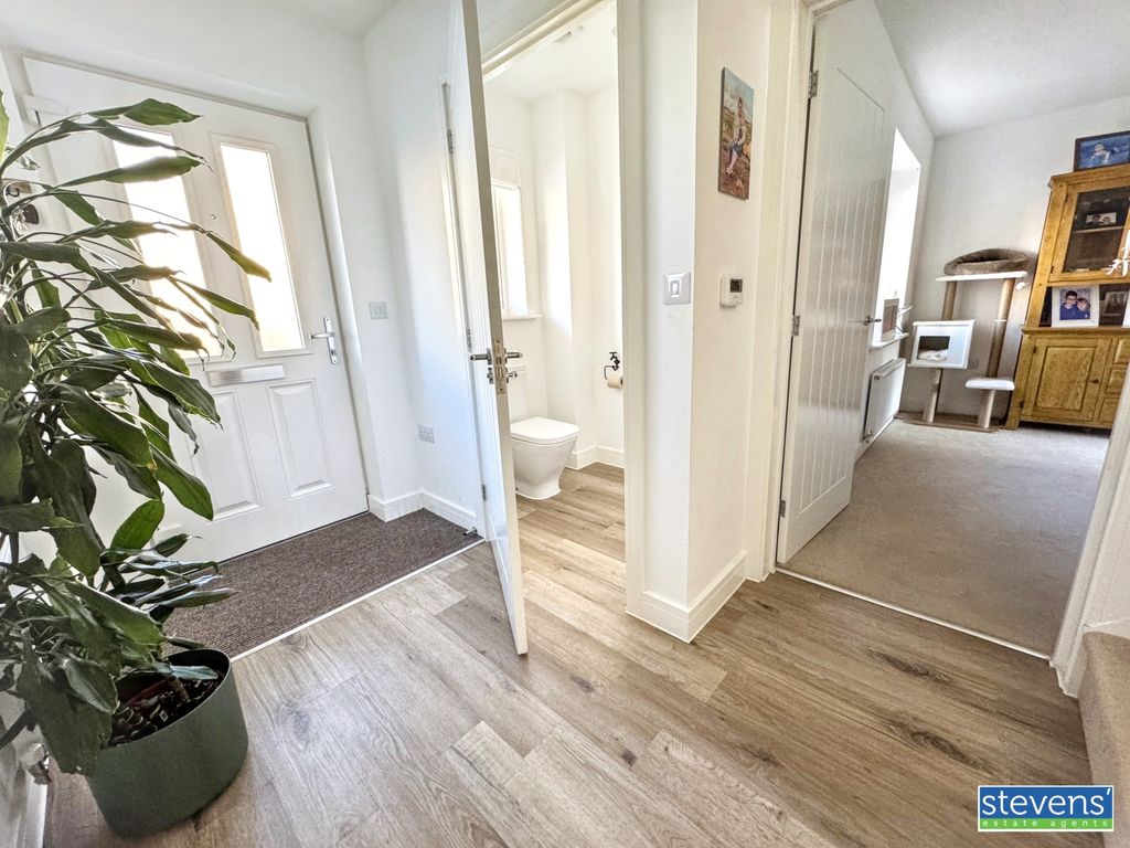 Property photo 2 of 19 Image00014