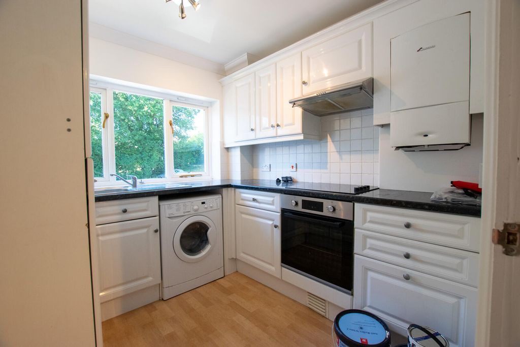 Property photo 2 of 6 Kitchen