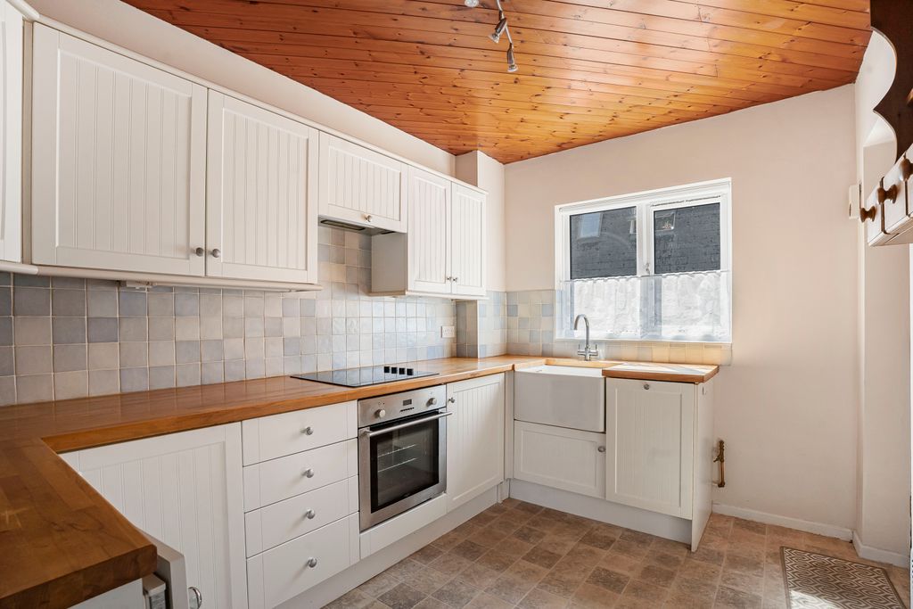 Property photo 3 of 15 Kitchen