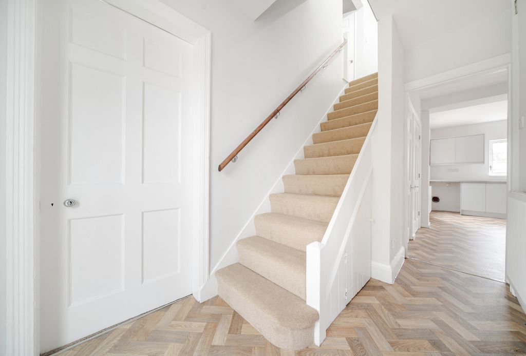 Property photo 2 of 19 1369784-6-68F2151...