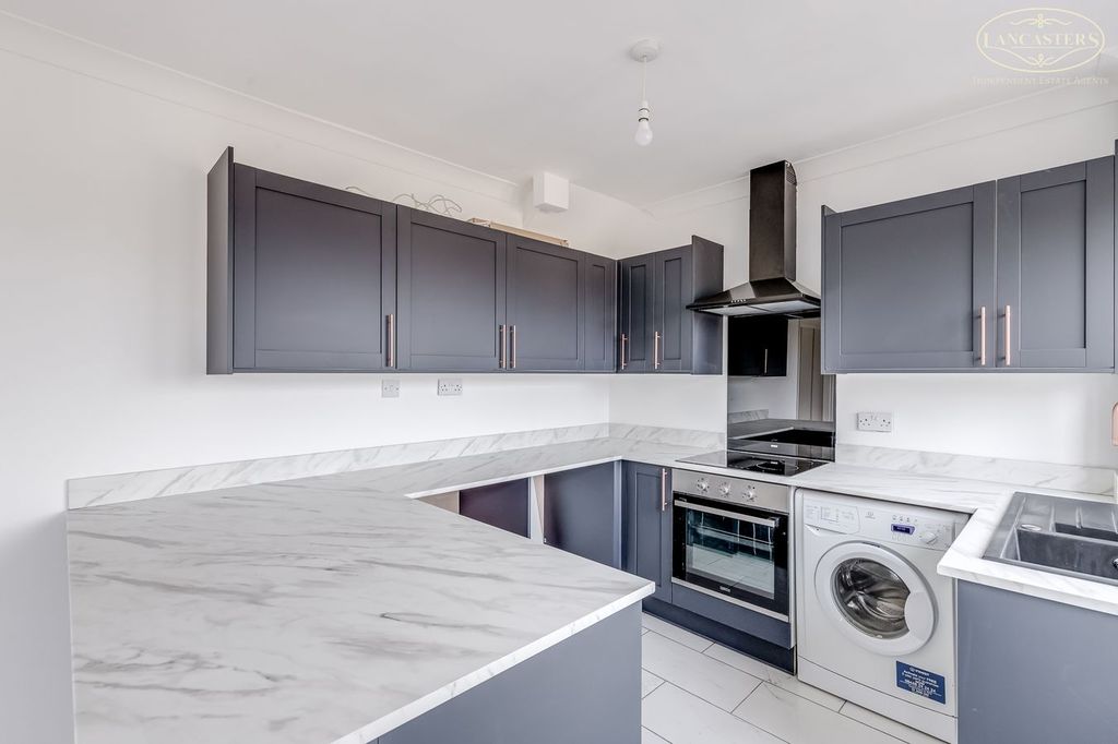 Property photo 3 of 29 Dining Kitchen