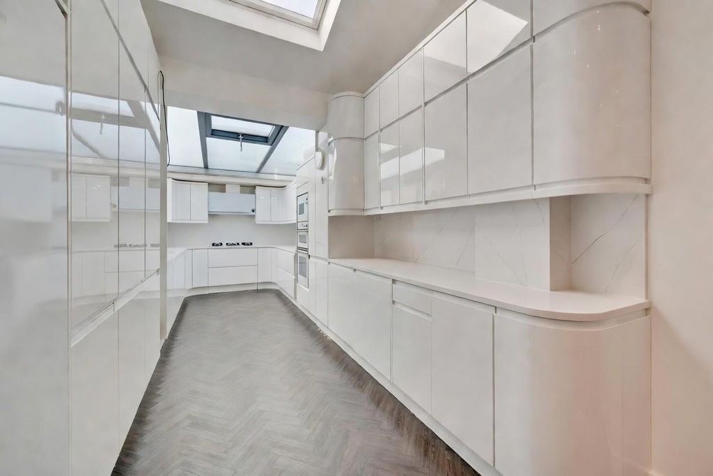 Property photo 3 of 21 Kitchen .Jpg