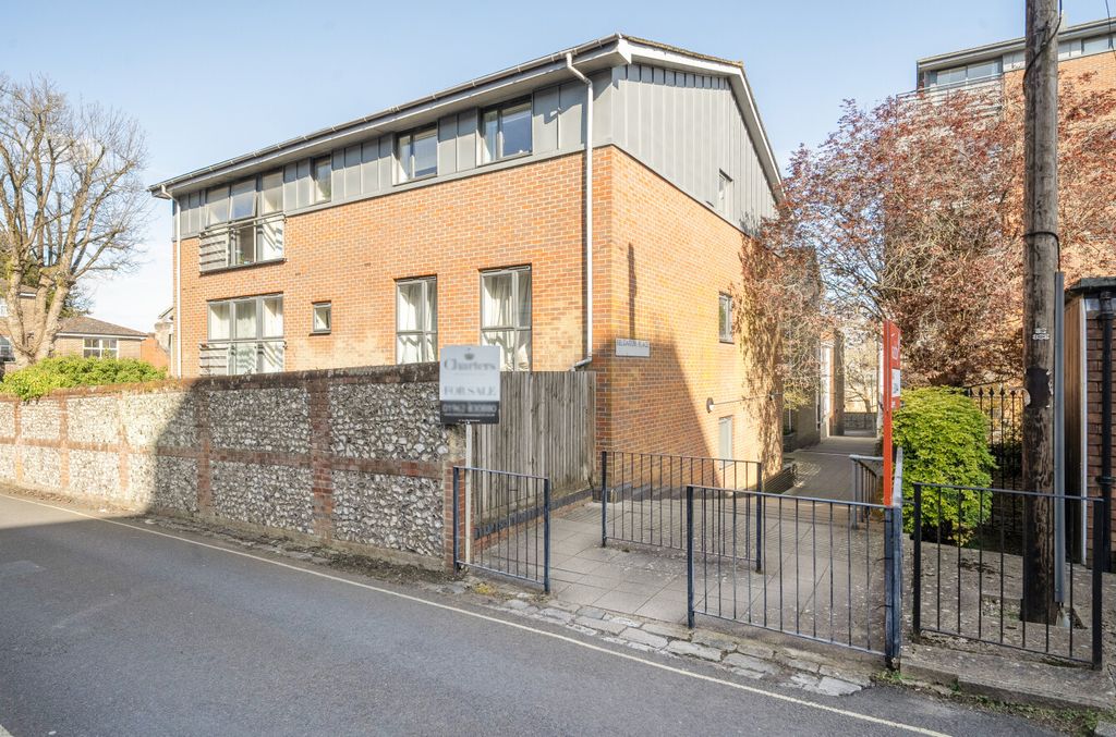 Property photo 1 of 8