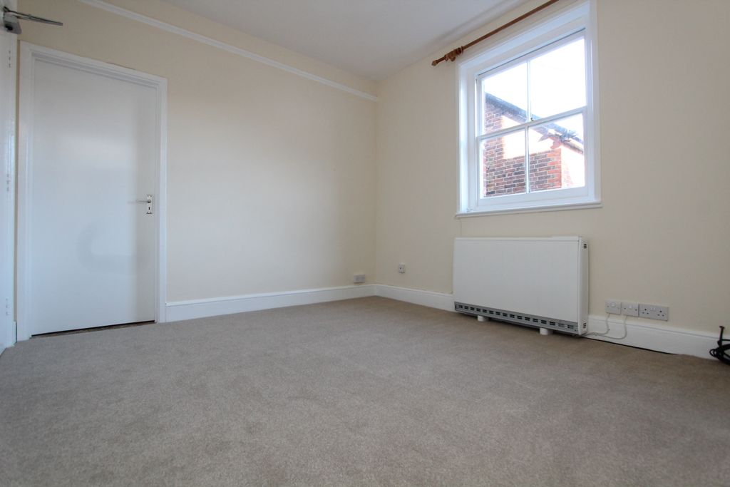 Property photo 3 of 5 Photo 02