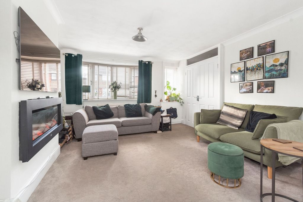 Property photo 3 of 32