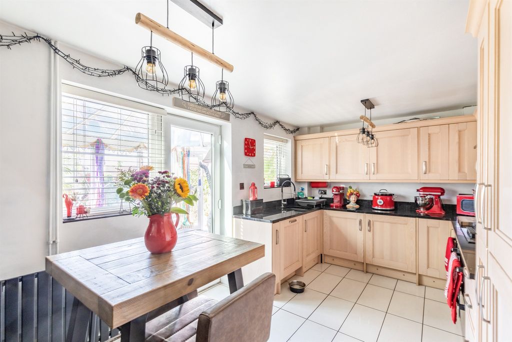 Property photo 2 of 17