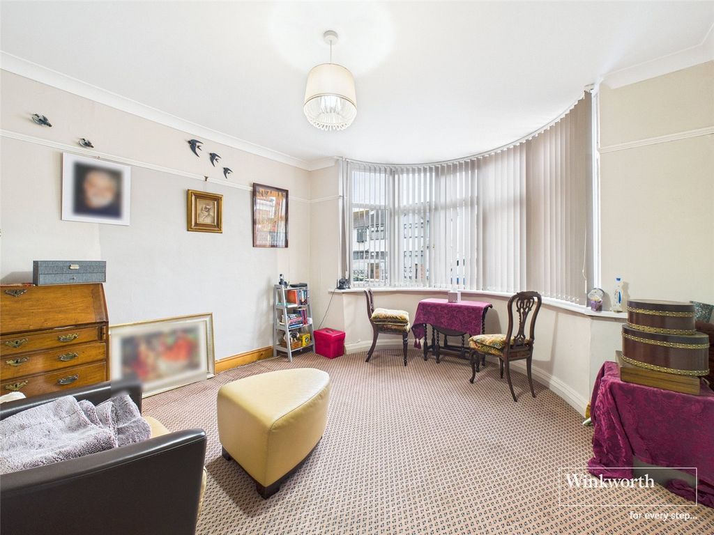 Property photo 3 of 10 Lounge