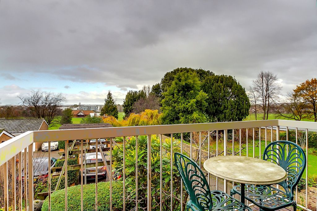 Property photo 2 of 14 Balcony