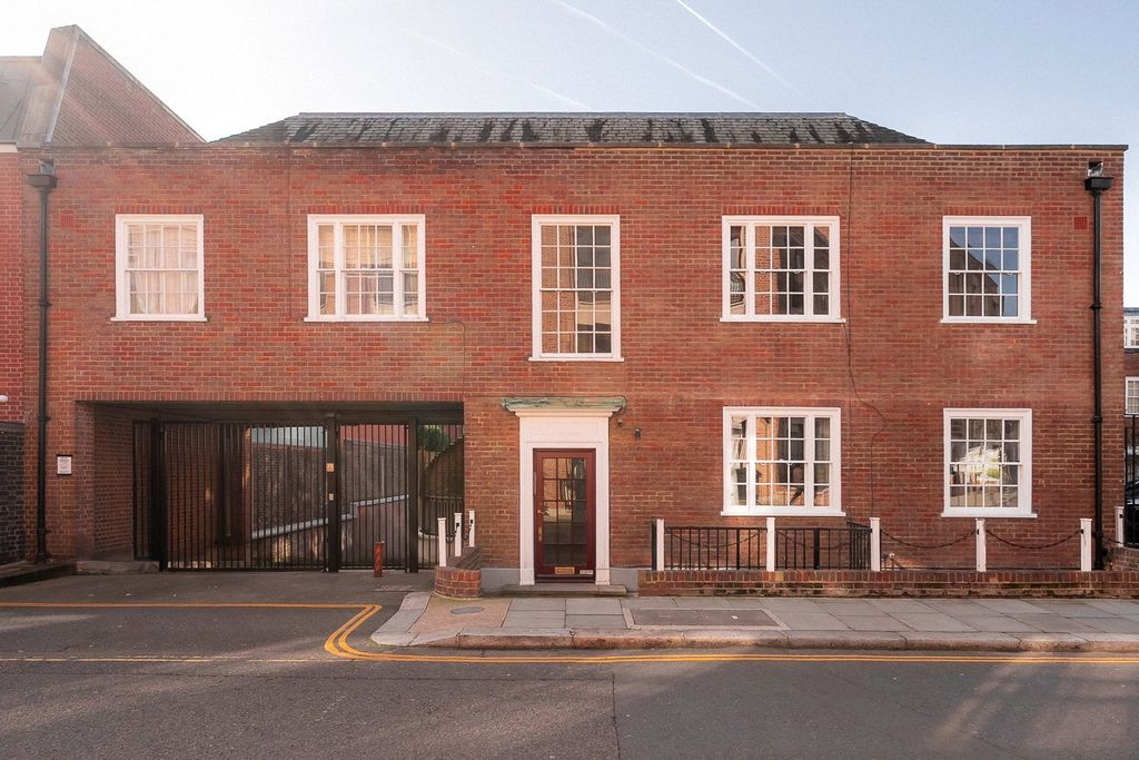 Property photo 1 of 8 Exterior