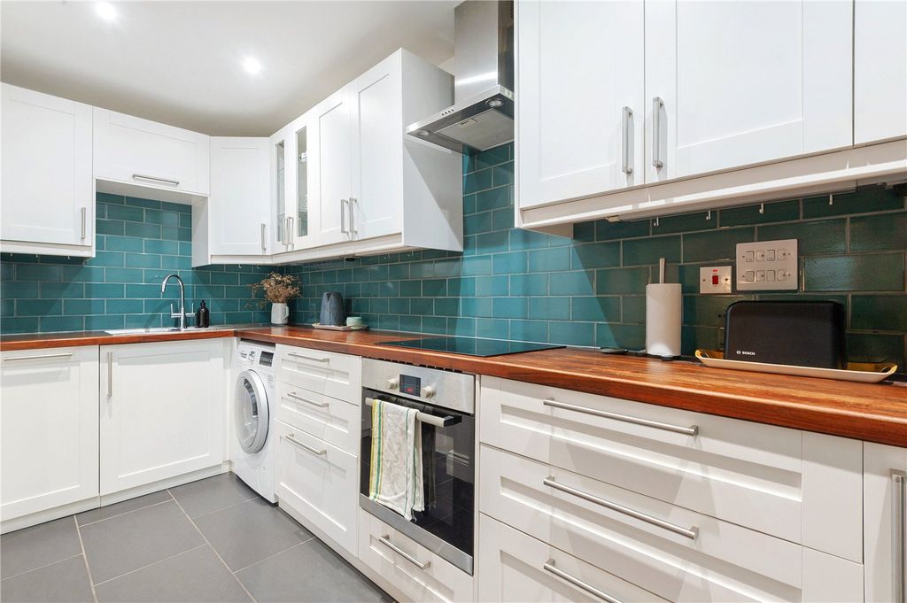 Property photo 3 of 9 Kitchen