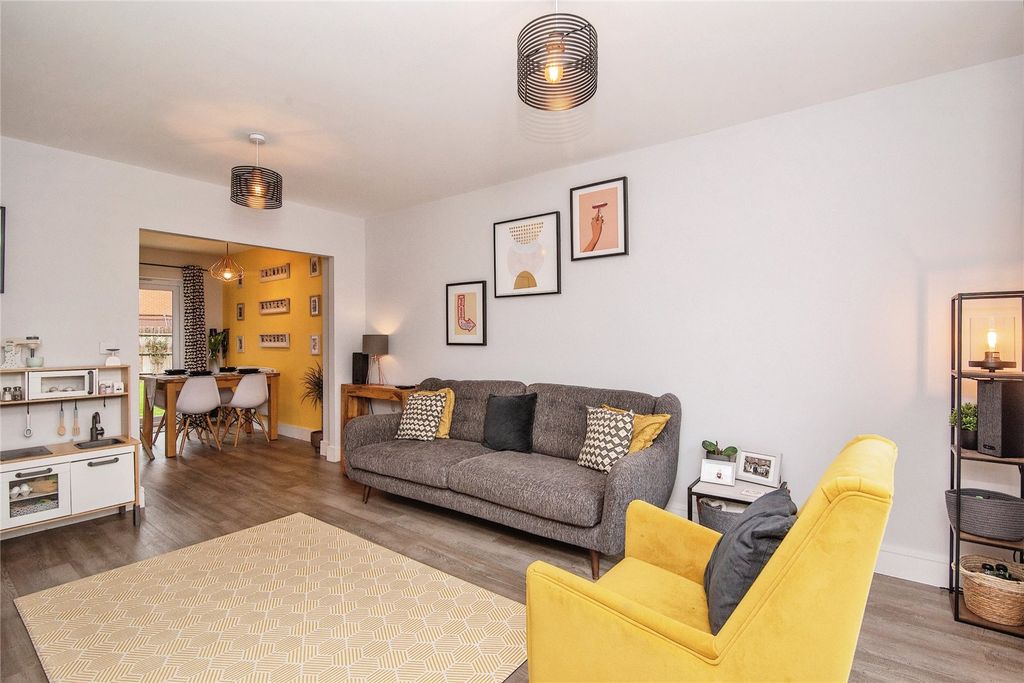 Property photo 3 of 14 Lounge