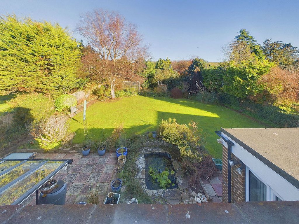 Property photo 2 of 31