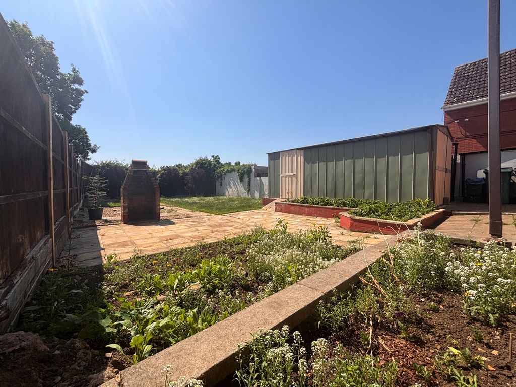 Property photo 3 of 18 Garden
