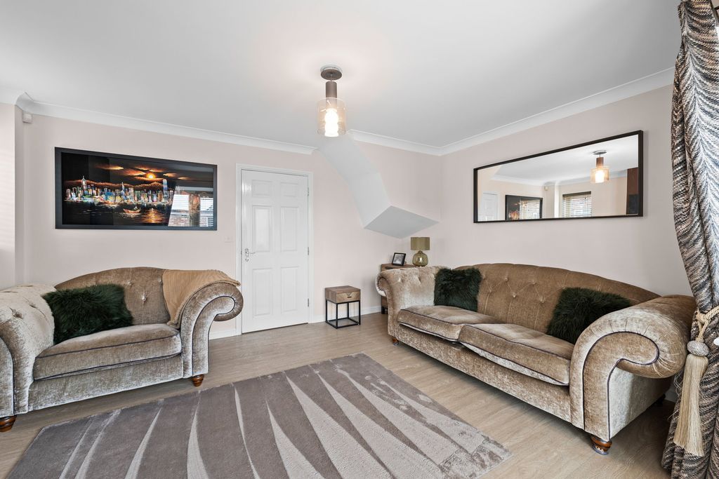 Property photo 3 of 31