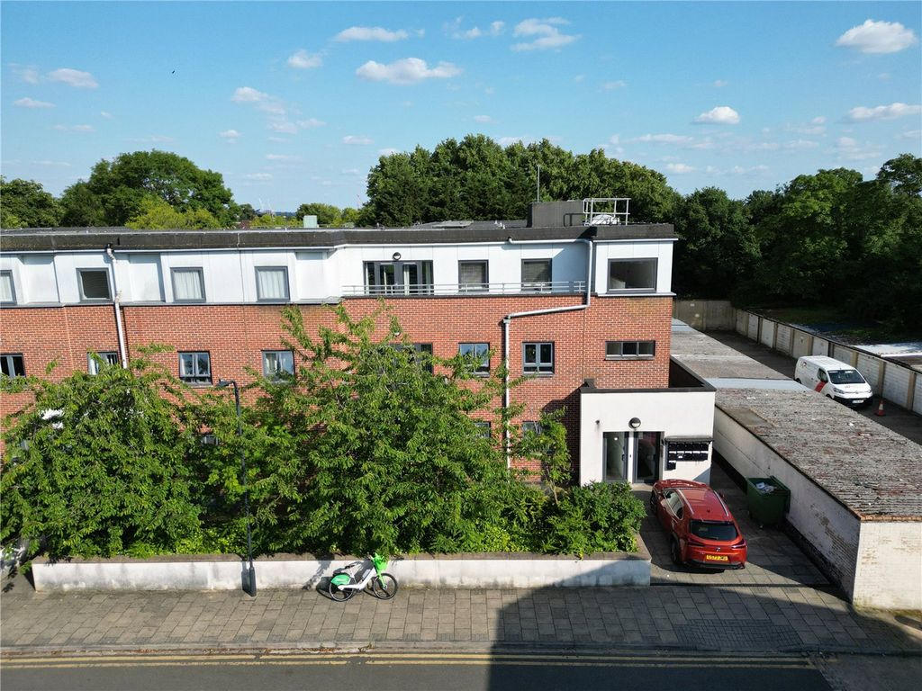 Property photo 2 of 7 External