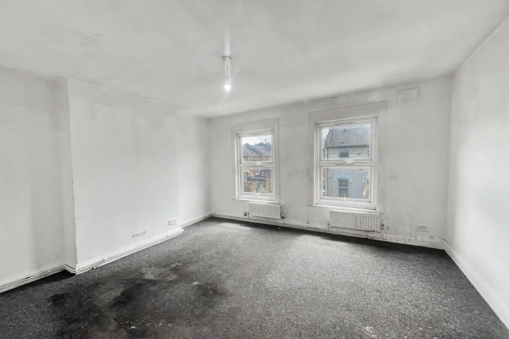 Property photo 3 of 8 Flat C, 10 Loveridge Road, West Hampstead, London Nw6 2DT