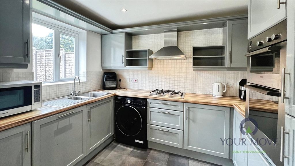 Property photo 2 of 14 Kitchen