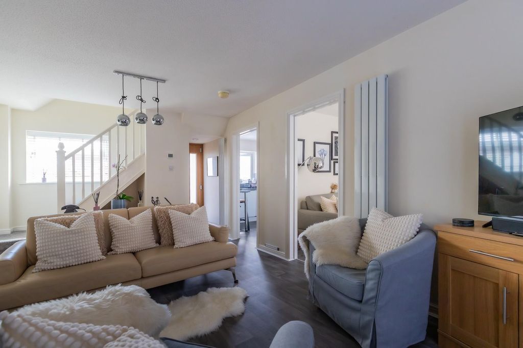 Property photo 3 of 24 10 (17 Of 33).Jpg