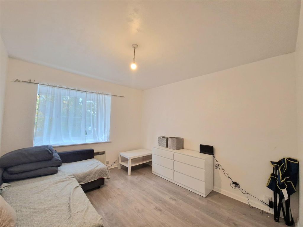 Property photo 2 of 7 20251017_142410.Jpg