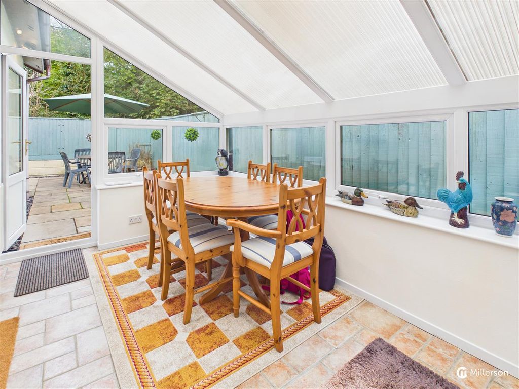 Property photo 3 of 18 Conservatory